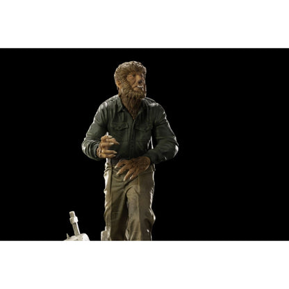 Iron Studios Universal Monsters Wolf Man Deluxe 1:10 Scale Statue