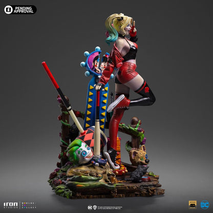 Iron Studios Batman Harley Quinn (Gotham City Sirens) DLX 1:10 Statue