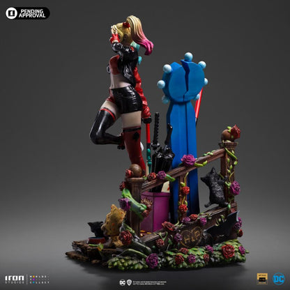 Iron Studios Batman Harley Quinn (Gotham City Sirens) DLX 1:10 Statue