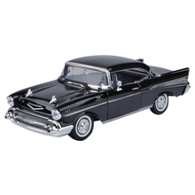 Motormax Timeless Legends 1957 Chevy Bel Air (Hard Top) 1:18 Scale Diecast Vehicle
