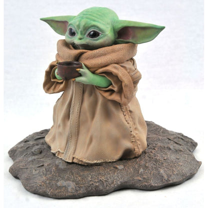 Diamond Select Toys Star Wars: The Mandalorian The Child with Soup Bowl 1:2 Scale Statue