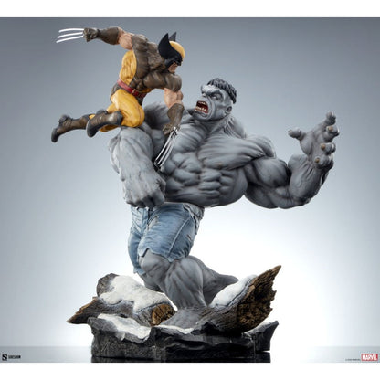 Sideshow Collectibles Marvel Comics Grey Hulk vs Wolverine Maquette