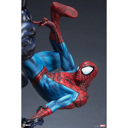 Sideshow Collectibles Marvel Comics Spider Man vs Venom Maquette