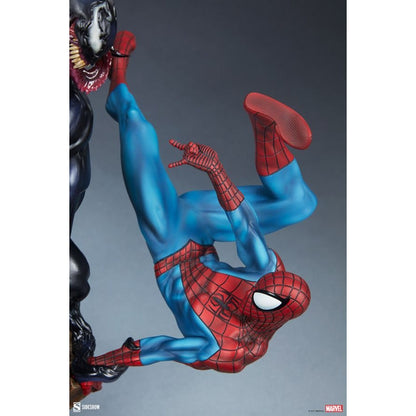 Sideshow Collectibles Marvel Comics Spider Man vs Venom Maquette