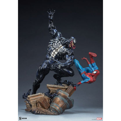 Sideshow Collectibles Marvel Comics Spider Man vs Venom Maquette