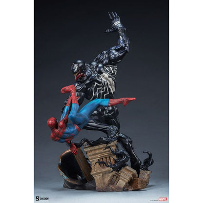Sideshow Collectibles Marvel Comics Spider Man vs Venom Maquette