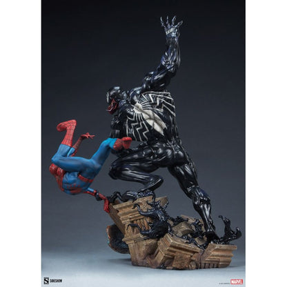 Sideshow Collectibles Marvel Comics Spider Man vs Venom Maquette