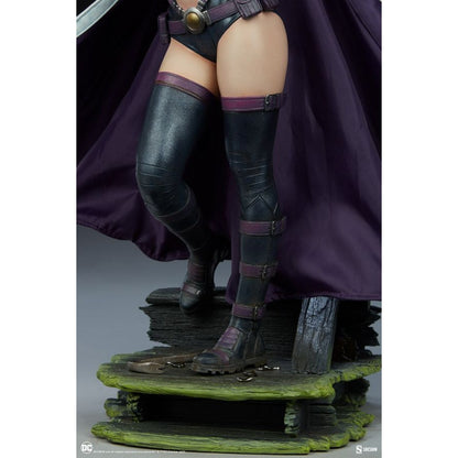 Sideshow Collectibles DC Comics Huntress Premium Format Statue