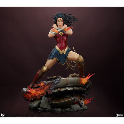 Sideshow Collectibles Wonder Woman Saving The Day Premium Format Statue