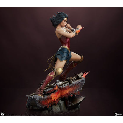 Sideshow Collectibles Wonder Woman Saving The Day Premium Format Statue