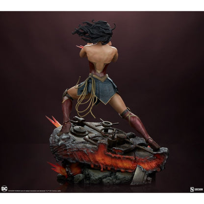 Sideshow Collectibles Wonder Woman Saving The Day Premium Format Statue