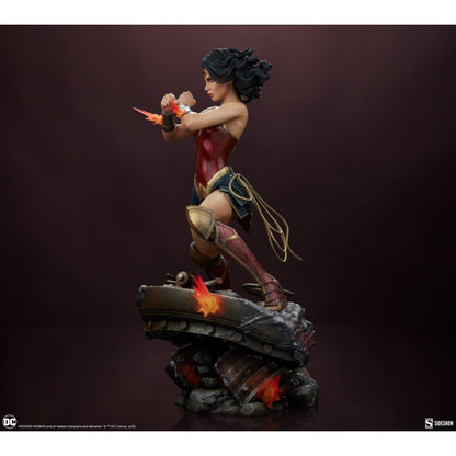 Sideshow Collectibles Wonder Woman Saving The Day Premium Format Statue
