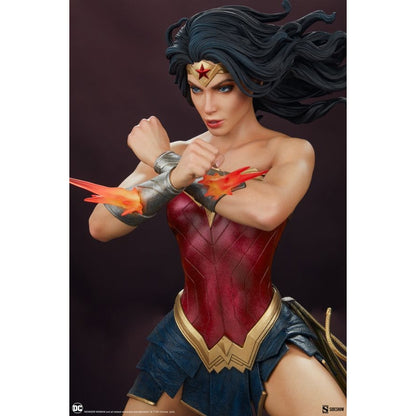 Sideshow Collectibles Wonder Woman Saving The Day Premium Format Statue
