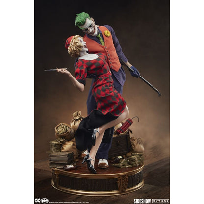 Sideshow Collectibles DC Comics The Joker & Harley Quinn (Lawless Love) Diorama