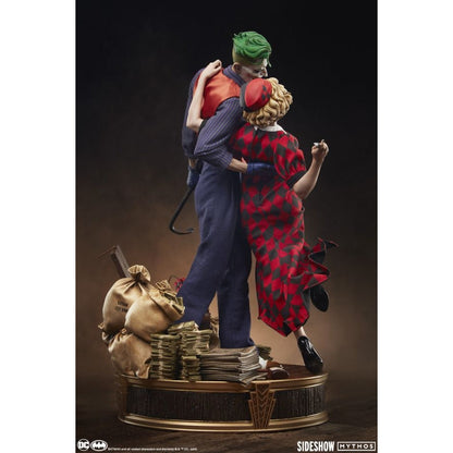 Sideshow Collectibles DC Comics The Joker & Harley Quinn (Lawless Love) Diorama