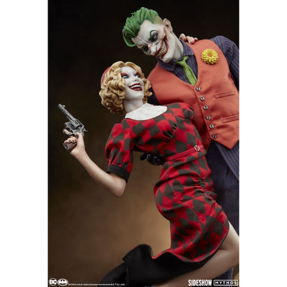 Sideshow Collectibles DC Comics The Joker & Harley Quinn (Lawless Love) Diorama