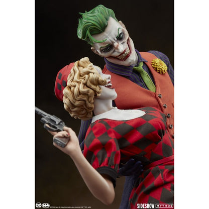 Sideshow Collectibles DC Comics The Joker & Harley Quinn (Lawless Love) Diorama