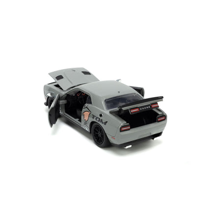 Jada Toys Tom & Jerry 2015 Dodge Challenger Hellcat with Jerry Figure 1:24 Scale