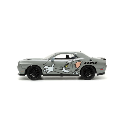 Jada Toys Tom & Jerry 2015 Dodge Challenger Hellcat with Jerry Figure 1:24 Scale