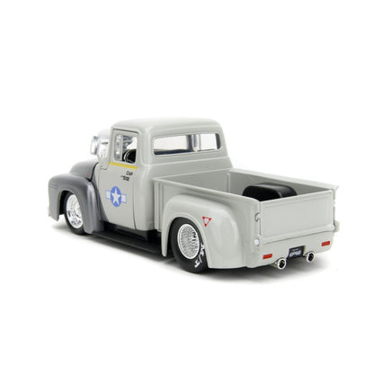 Jada Toys Street Fighter Ford F 100 (1956) 1:24 with Guile Figure Hollywood Rides Diecast Vehicle