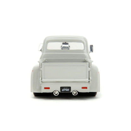 Jada Toys Street Fighter Ford F 100 (1956) 1:24 with Guile Figure Hollywood Rides Diecast Vehicle