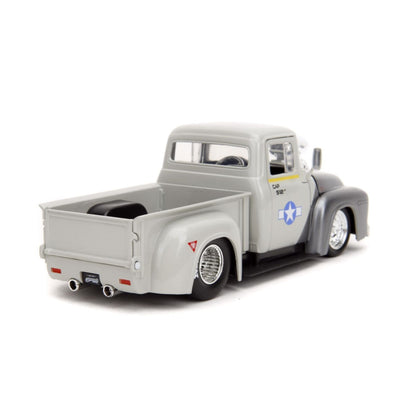 Jada Toys Street Fighter Ford F 100 (1956) 1:24 with Guile Figure Hollywood Rides Diecast Vehicle