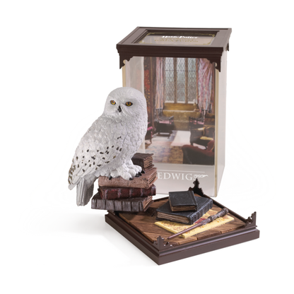 Noble Collection Harry Potter Hedwig Magical Creatures Diorama