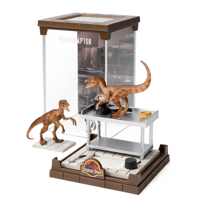 Noble Collection Jurassic Park Velocirpator Diorama