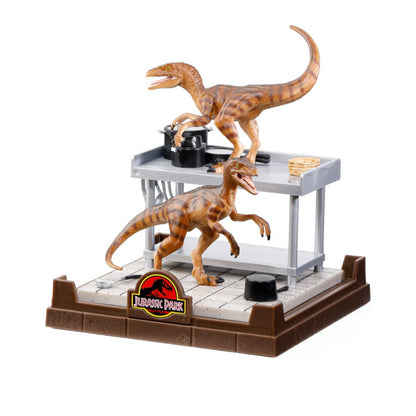 Noble Collection Jurassic Park Velocirpator Diorama