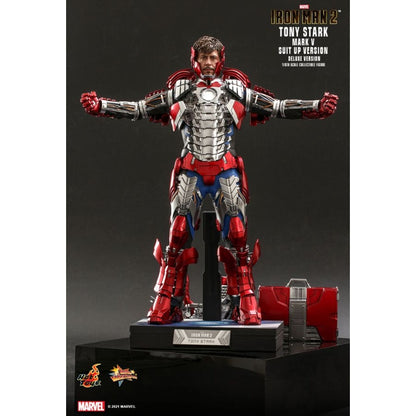 Hot Toys Iron Man 2 Tony Stark Mark V Suit Up Deluxe 1:6 Scale Collectable Action Figure