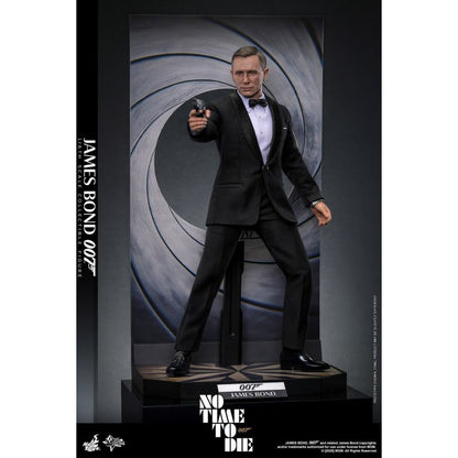 Hot Toys James Bond: No Time To Die James Bond (Daniel Craig) 1:6 Scale Collectable Action Figure