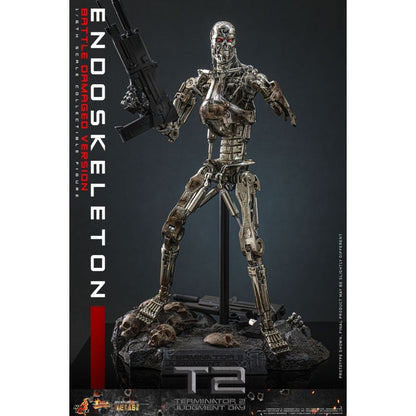 Hot Toys Terminator 2: Judgment Day Endoskeleton (Battle Damaged) 1:6 Scale Collectable Action Figure