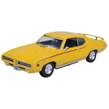 Motormax Timeless Legends 1969 Pontiac GTO Judge [Yellow] 1:18 Scale Diecast Vehicle