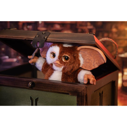 Ikon Design Studio Gremlins Replica Mogwai box and Gizmo plush